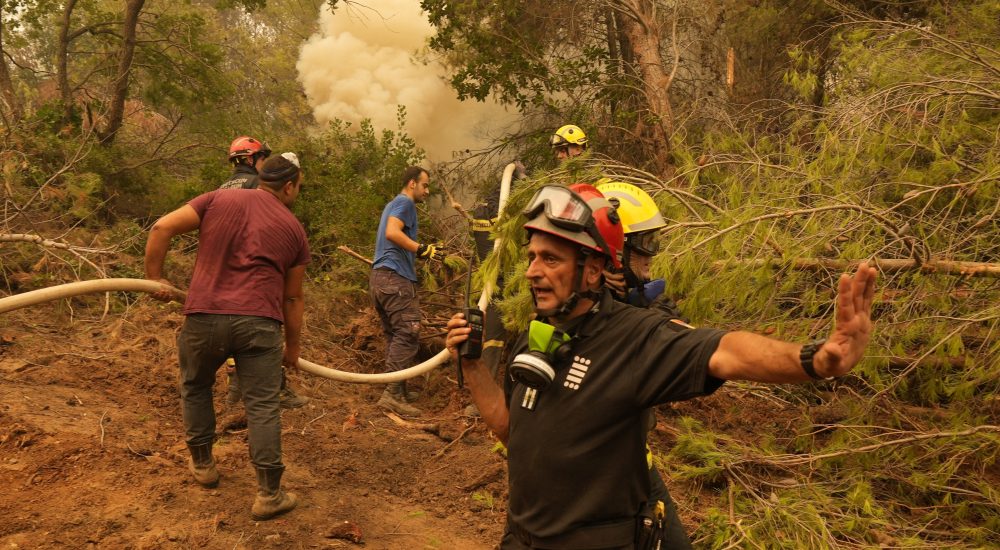 Lángok martalékává válhat fél Görögország
